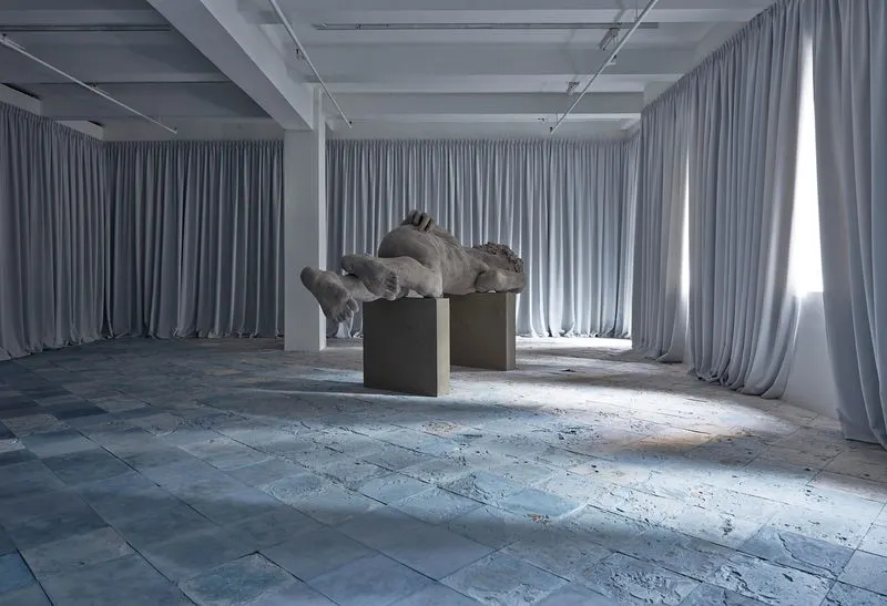 Adrián Villar Rojas, Two Suns (II)