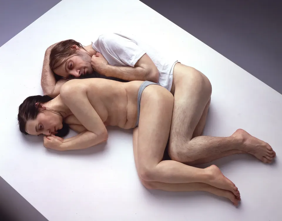 Ron Mueck, Spooning Couple