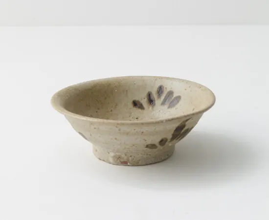 小嶋亜創, 藁灰釉鉄絵5寸浅鉢