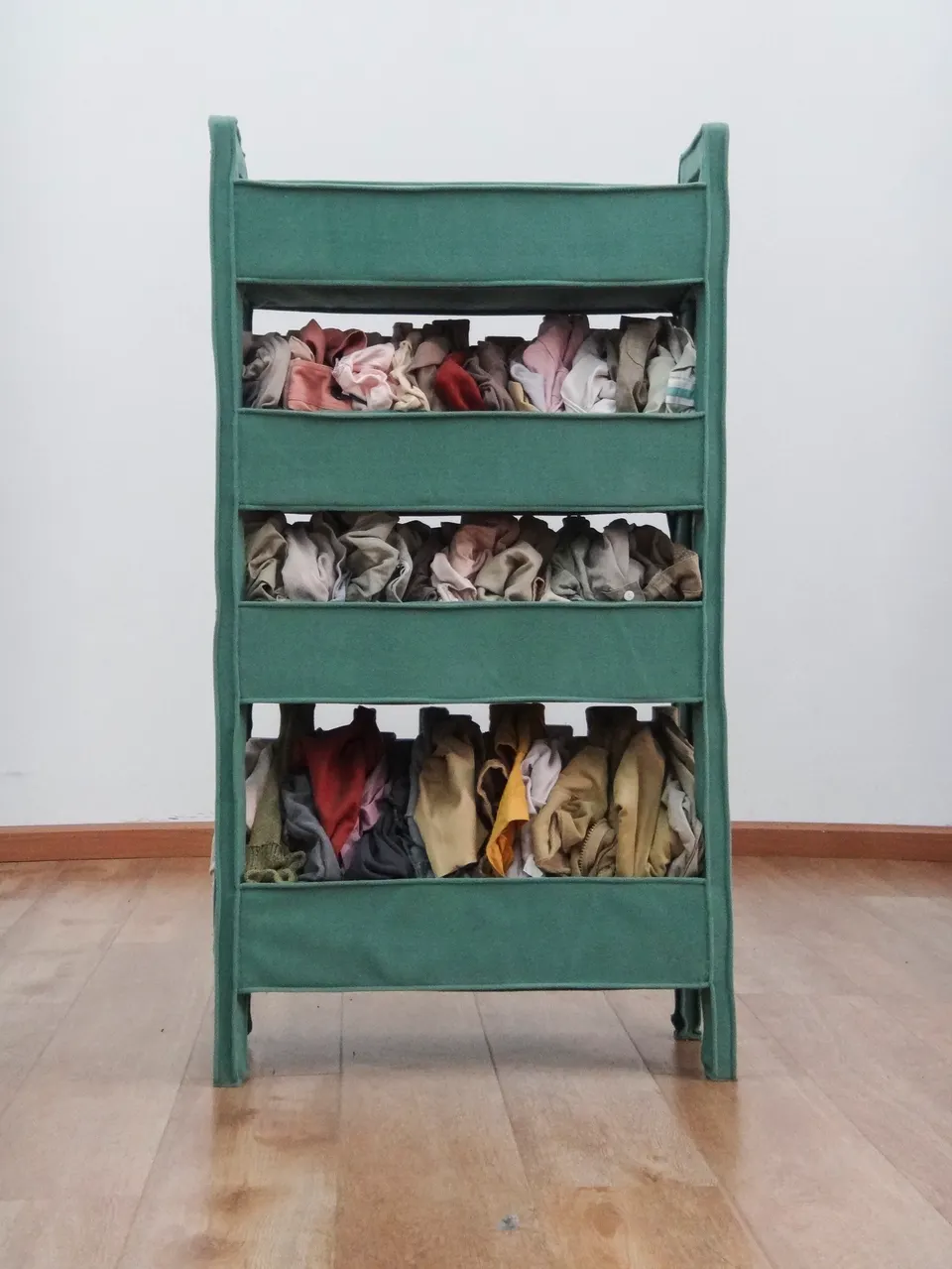 Yin Xiuzhen, Bookshelf No. 24