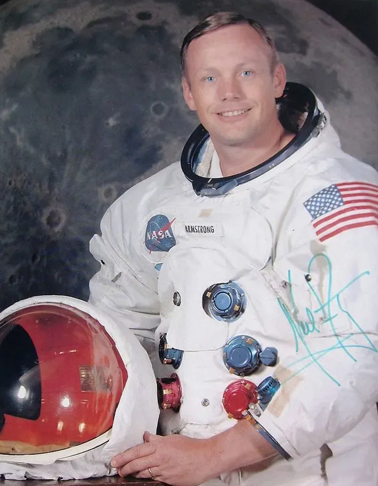 Mathieu Latulippe, Neil Armstrong Premier