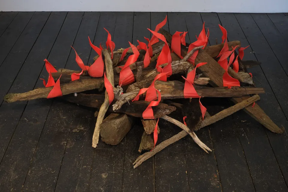 Mike Nelson, Amnesiac Beach Fire (MoD)