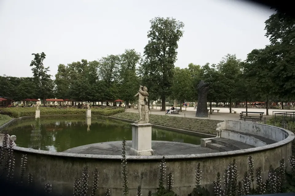 Angela Grauerholz, Tuilleries Fountain (Homage to Atget) 1/3