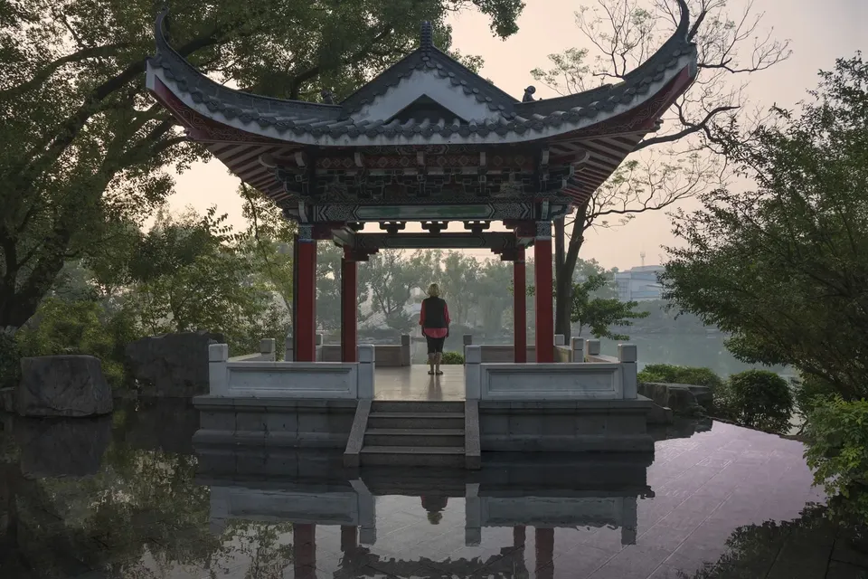 Bonnie Baxter, china shrine