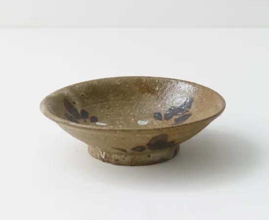 小嶋亜創, 藁灰釉鉄絵6寸浅鉢