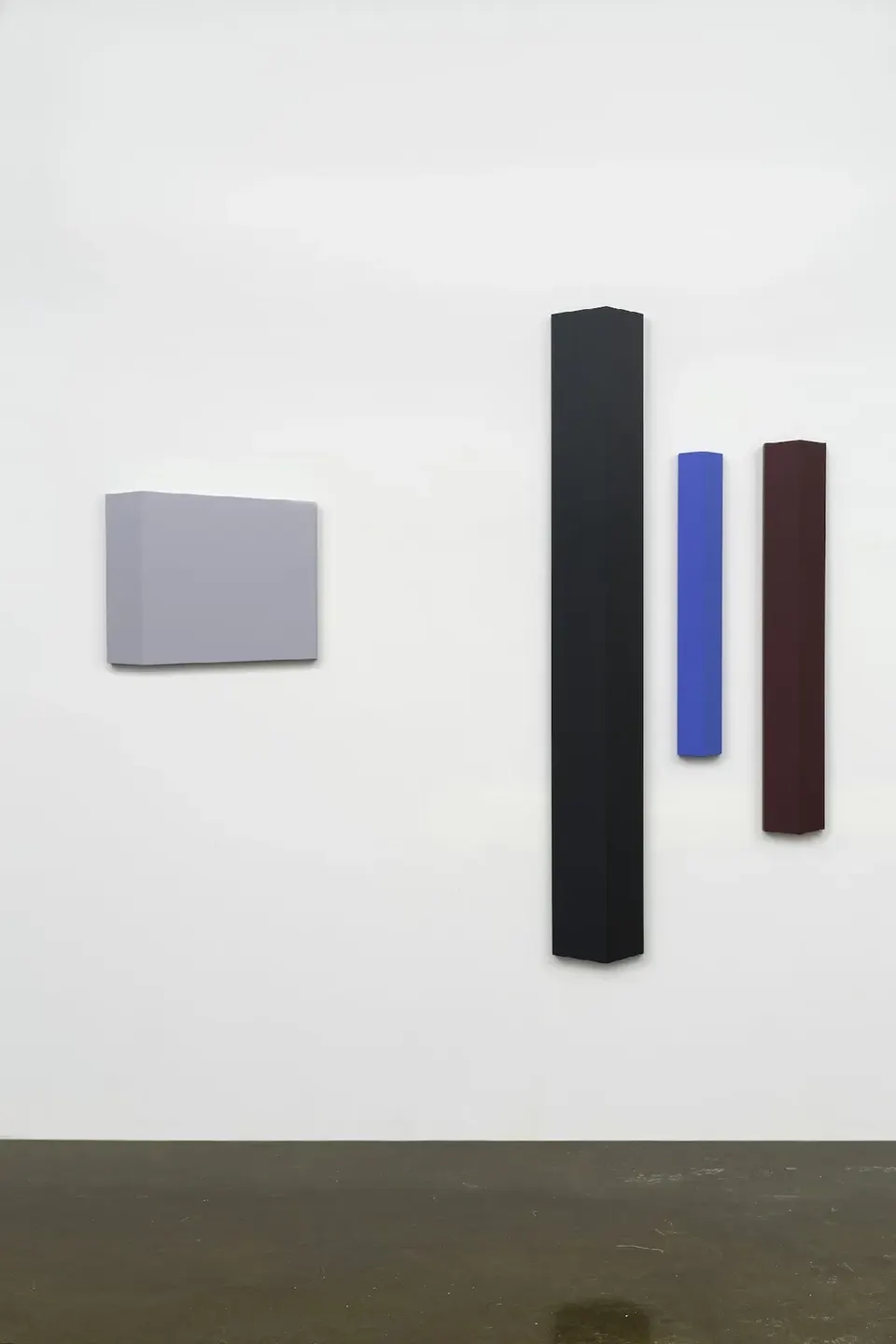 Francine Savard, 4 éléments d'une vue d'exposition (Anne Truitt)