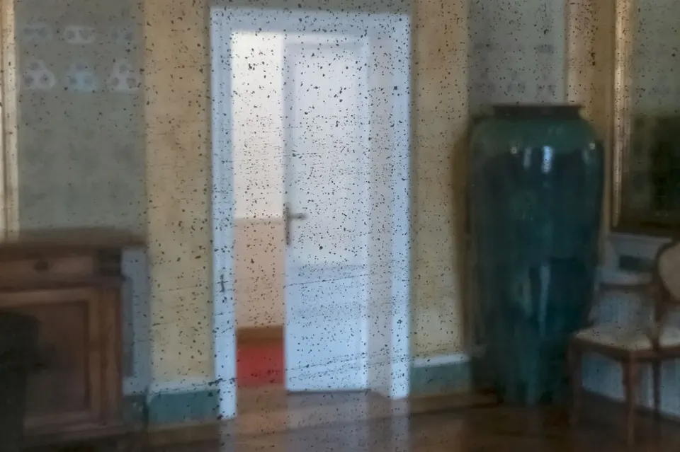 Angela Grauerholz, Giant Vase (Venice) 1/5