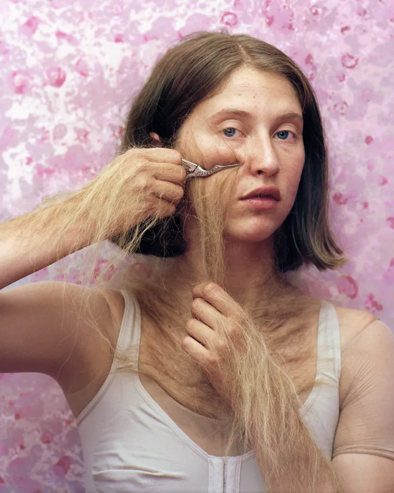 Ilona Szwarc, The woman who presents herself to the spectator as a "picture" forever arranged(#1), 2019