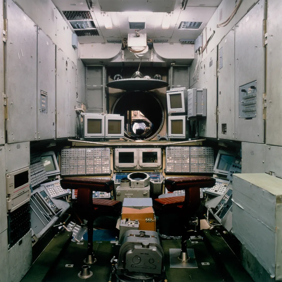 Jane and Louise Wilson, Service Module, Mir