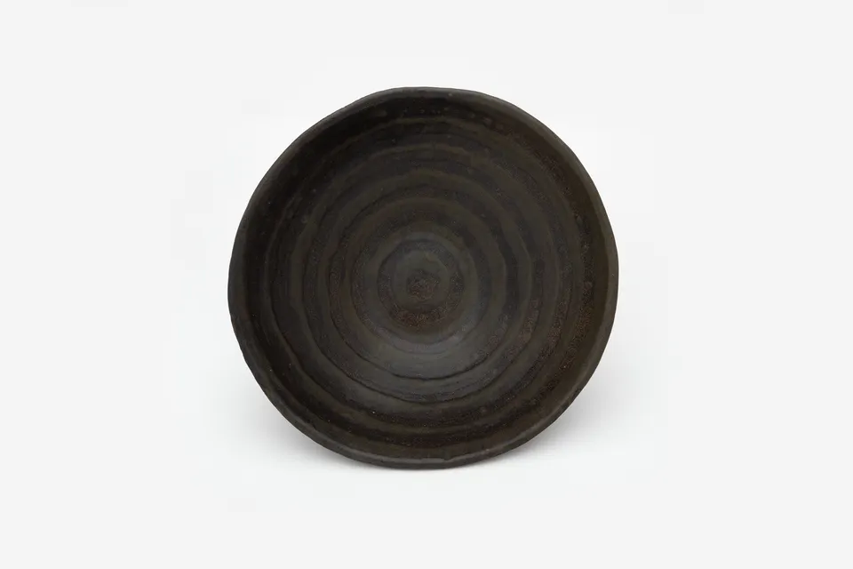 Hylton Nel, Dark bowl with circular lines