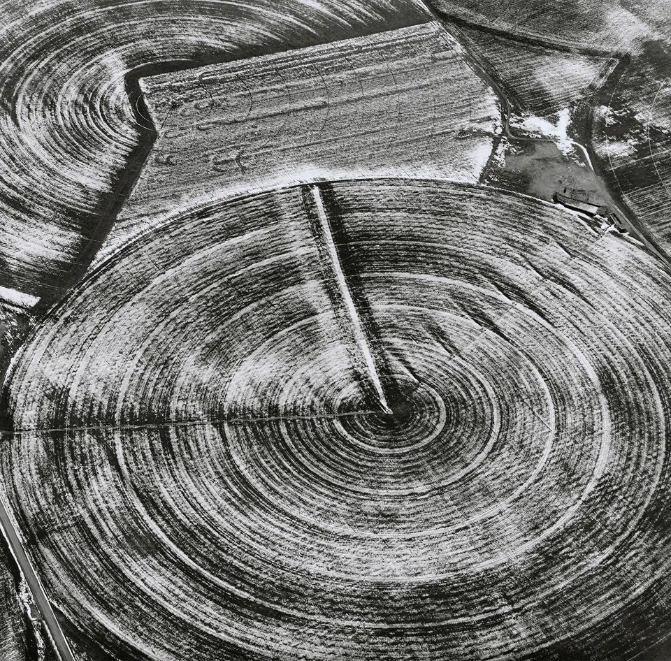 Emmet Gowin, Overlapping Circles in Winter near Garden City, Kansas