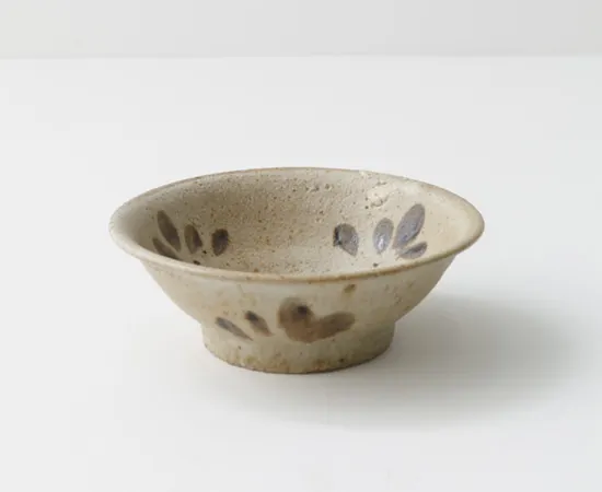 小嶋亜創, 藁灰釉鉄絵5寸浅鉢