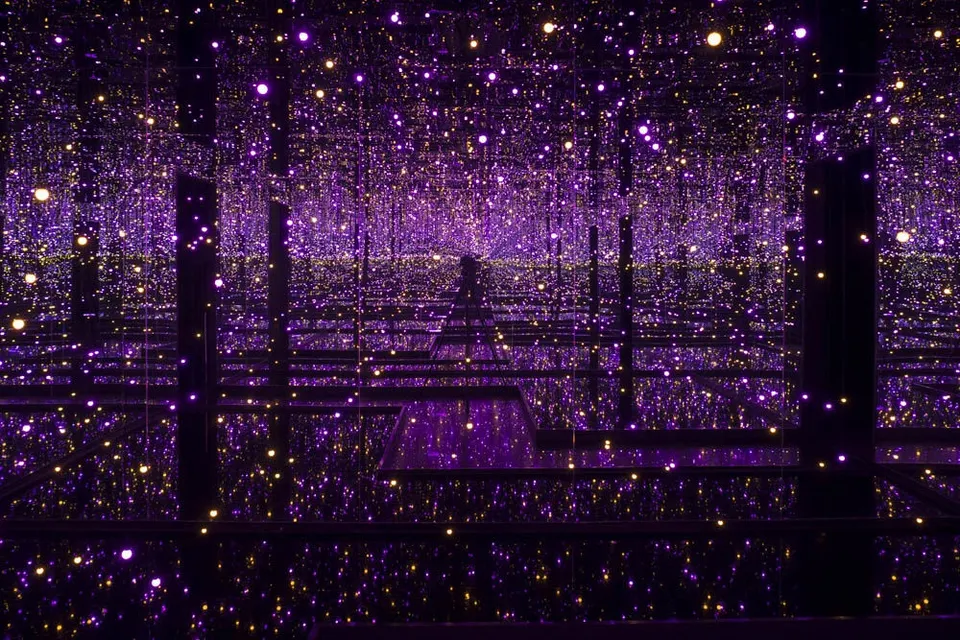 Yayoi Kusama, Infinity Mirrored Room - Filled with the Brilliance of Life