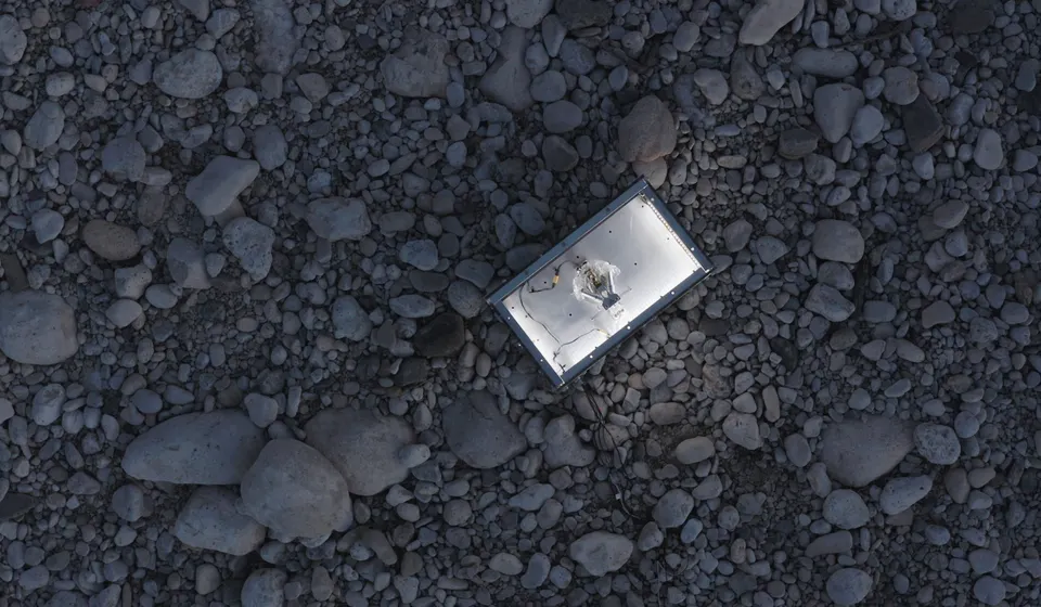 Xin Liu, Living Distance - two-channel video