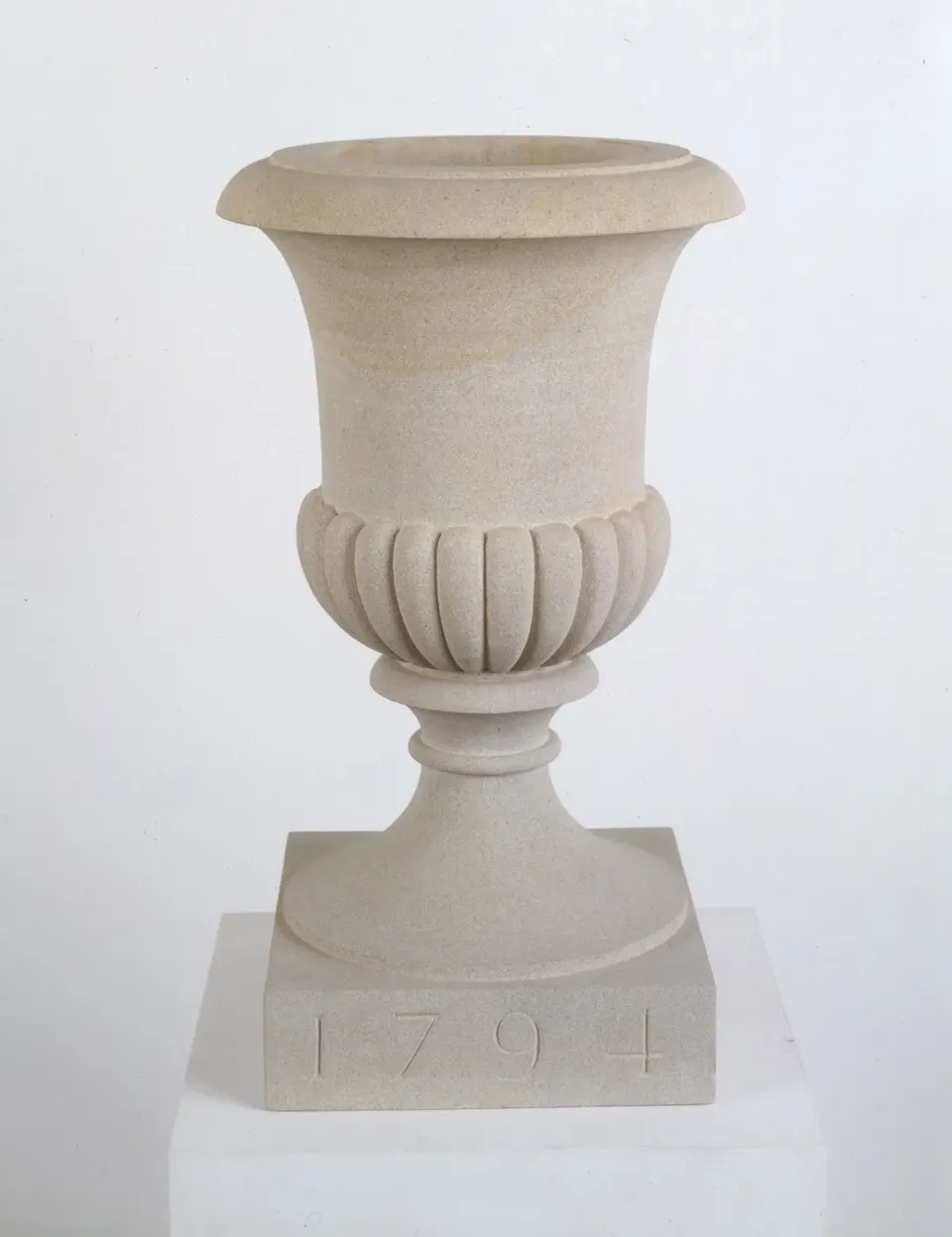 Ian Hamilton Finlay, Urn /1794