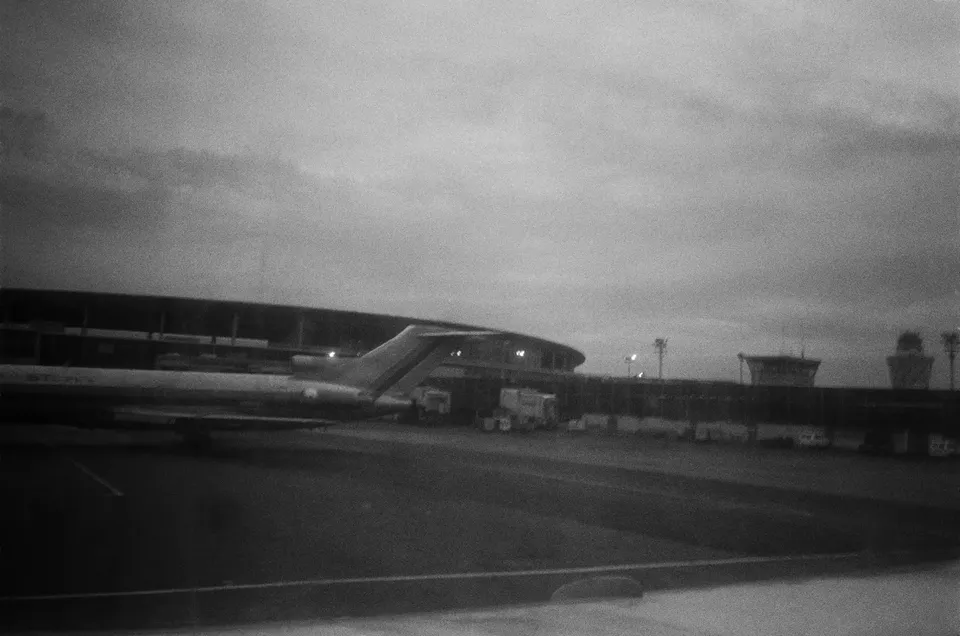 Angela Grauerholz, Airport