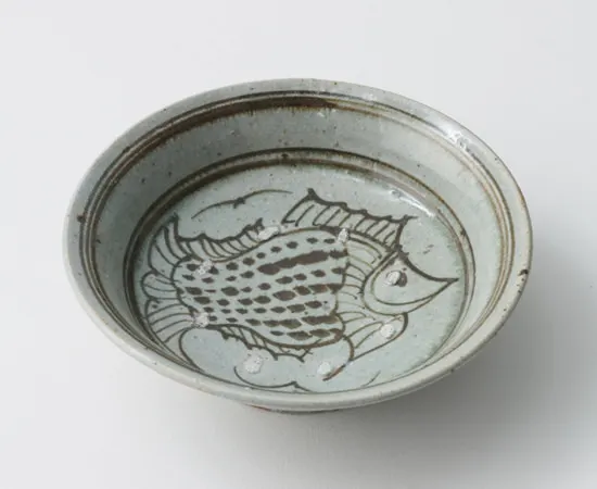 小嶋亜創, 青磁鉄絵魚6寸浅鉢